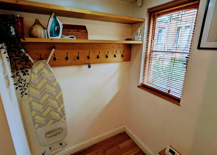 Detached House With Gated Parking In Whalley Range, Near Centre ヴィラ