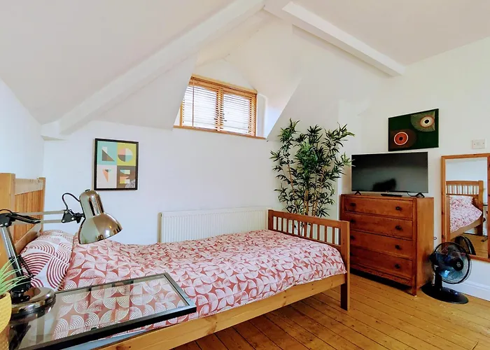 Detached House With Gated Parking In Whalley Range, Near Centre *