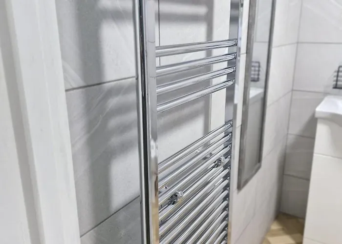 Apartament Elite Service 5min To Tram, Direct To Manchester, 5 Min Drive To High Street & M60 J17