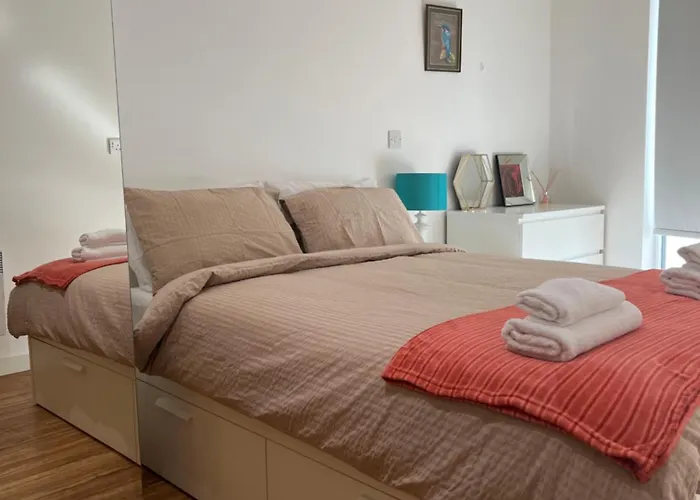 Tj Luxe Salford * Manchester