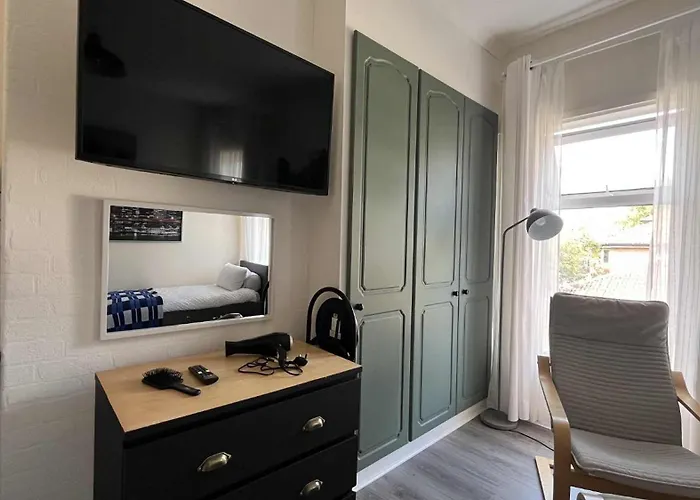 Gasthof Self-contained Within Shared Manchester