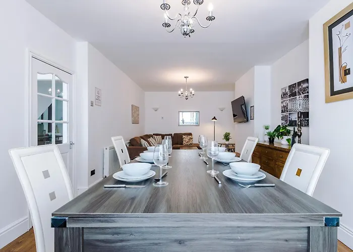 Hébergement de vacances Spacious 3bed In Stretford, Sleeps 6, Parking Manchester