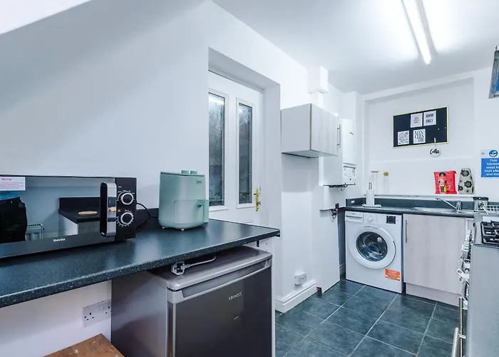 Hébergement de vacances Spacious 3bed In Stretford, Sleeps 6, Parking *