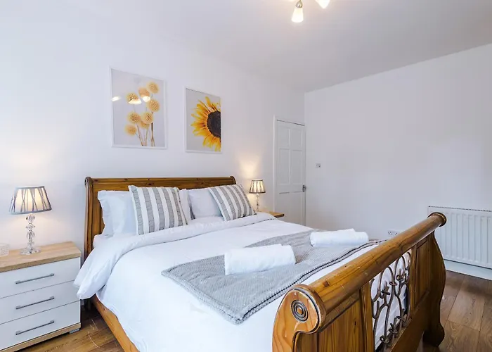 Spacious 3bed In Stretford, Sleeps 6, Parking Hébergement de vacances Manchester