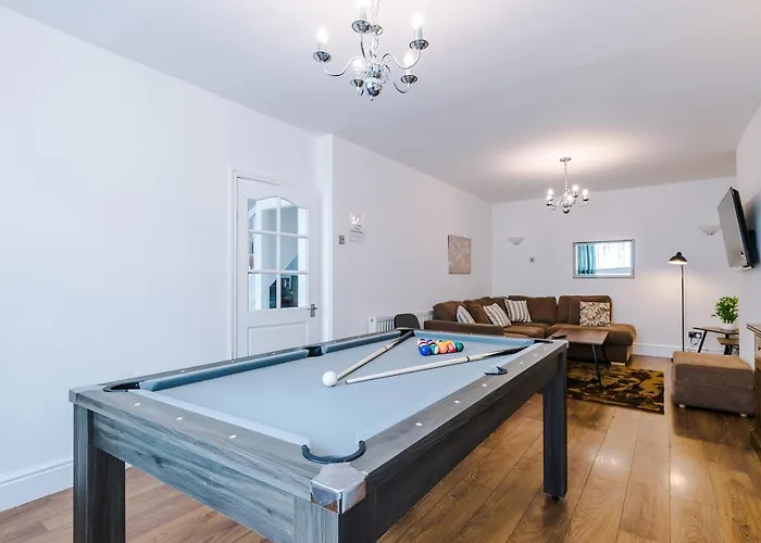 Spacious 3bed In Stretford, Sleeps 6, Parking Hébergement de vacances