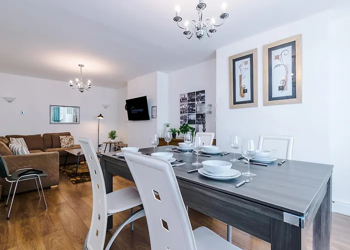 Hébergement de vacances Spacious 3bed In Stretford, Sleeps 6, Parking Manchester