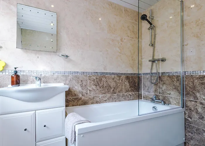 Hébergement de vacances Spacious 3bed In Stretford, Sleeps 6, Parking Manchester