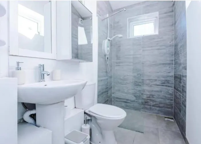 5bdr | Tram Access|free St Parking *