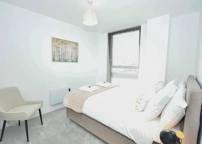 Modern 2 Bed Flat In W Balcony Манчестер