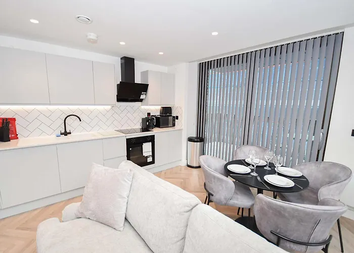 Modern 2 Bed Flat In W Balcony Манчестер