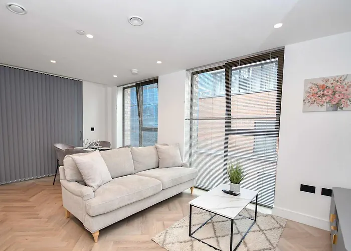 Modern 2 Bed Flat In W Balcony Апартаменты