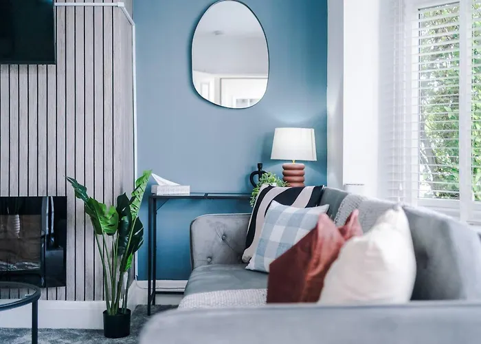 아파트 Comfortable & Spacious 3br House Near Coop Live Arena & Etihad Stadium With Free Parking - New Management Since Jan '26