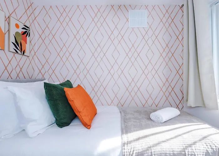 Comfortable & Spacious 3br House Near Coop Live Arena & Etihad Stadium With Free Parking - New Management Since Jan '26 맨체스터