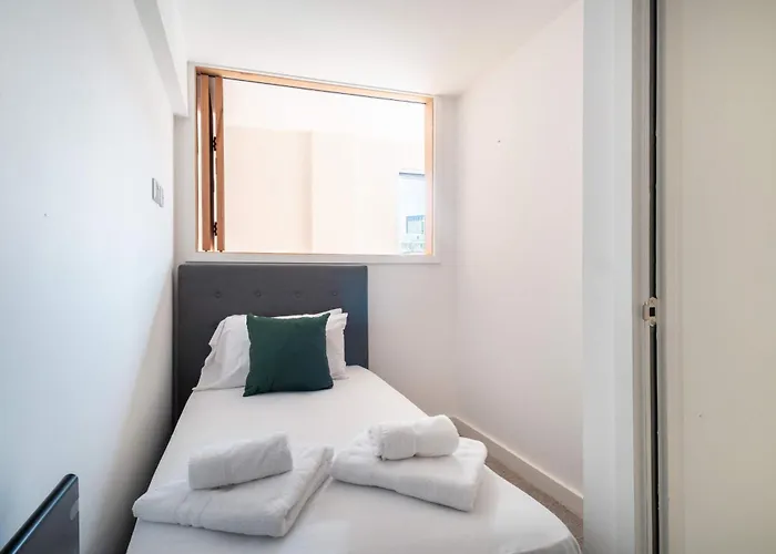 Modern And Quirky 2 Bed Flat In *