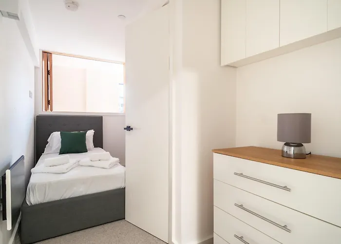 Modern And Quirky 2 Bed Flat In