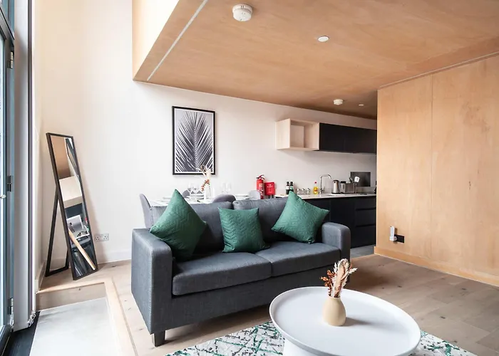 Modern And Quirky 2 Bed Flat In Appartement *