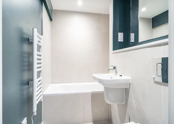 Modern And Quirky 2 Bed Flat In