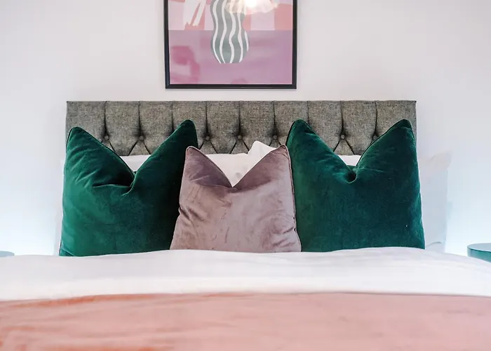 Big Mcr 5-bedroom Contractor House Sleeps 8 With Parking By Purestay 맨체스터