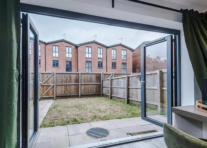 펜션 Big Mcr 5-bedroom Contractor House Sleeps 8 With Parking By Purestay 맨체스터