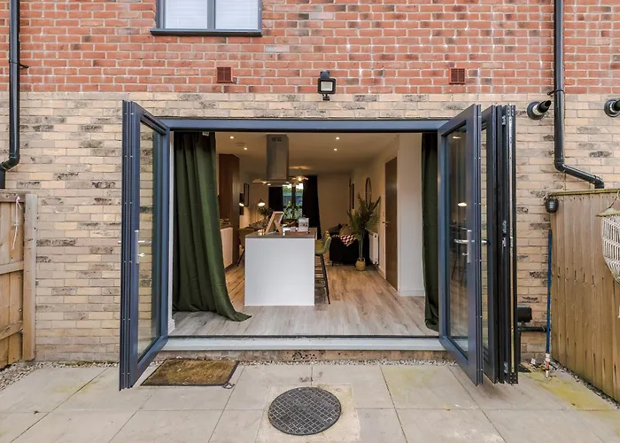 Big Mcr 5-bedroom Contractor House Sleeps 8 With Parking By Purestay *