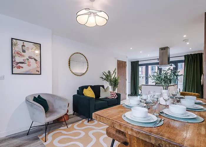 Big Mcr 5-bedroom Contractor House Sleeps 8 With Parking By Purestay