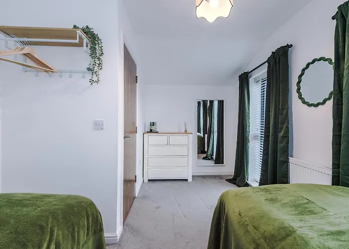 Big Mcr 5-bedroom Contractor House Sleeps 8 With Parking By Purestay 맨체스터