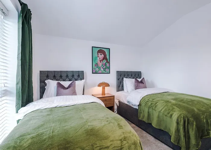 Big Mcr 5-bedroom Contractor House Sleeps 8 With Parking By Purestay 펜션