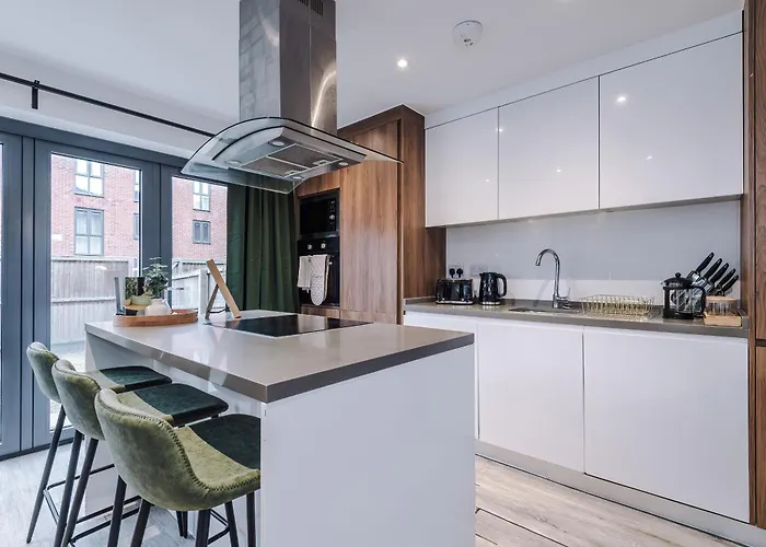 Big Mcr 5-bedroom Contractor House Sleeps 8 With Parking By Purestay * 맨체스터