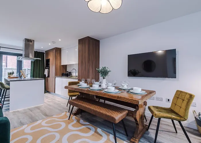 펜션 Big Mcr 5-bedroom Contractor House Sleeps 8 With Parking By Purestay 맨체스터