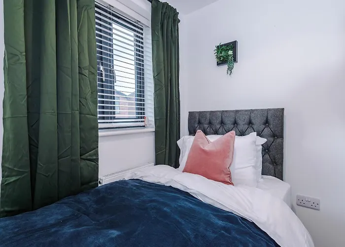 Big Mcr 5-bedroom Contractor House Sleeps 8 With Parking By Purestay 맨체스터