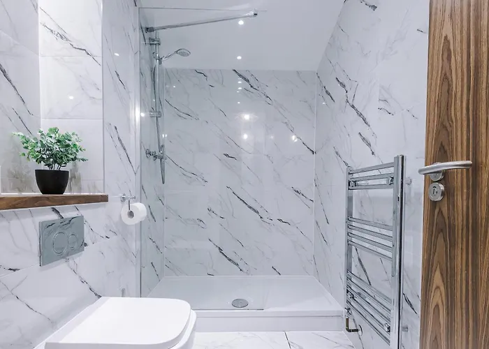 펜션 Big Mcr 5-bedroom Contractor House Sleeps 8 With Parking By Purestay 맨체스터