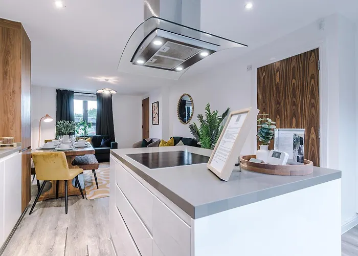 Big Mcr 5-bedroom Contractor House Sleeps 8 With Parking By Purestay 펜션 *