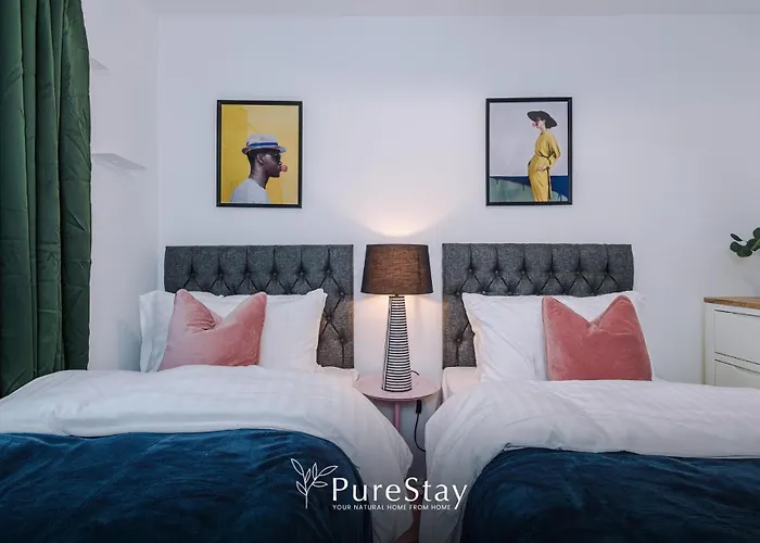 Big Mcr 5-bedroom Contractor House Sleeps 8 With Parking By Purestay 펜션 맨체스터