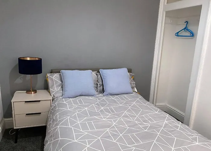 Cosy Double Bed To Salford Plab Samson Centre *