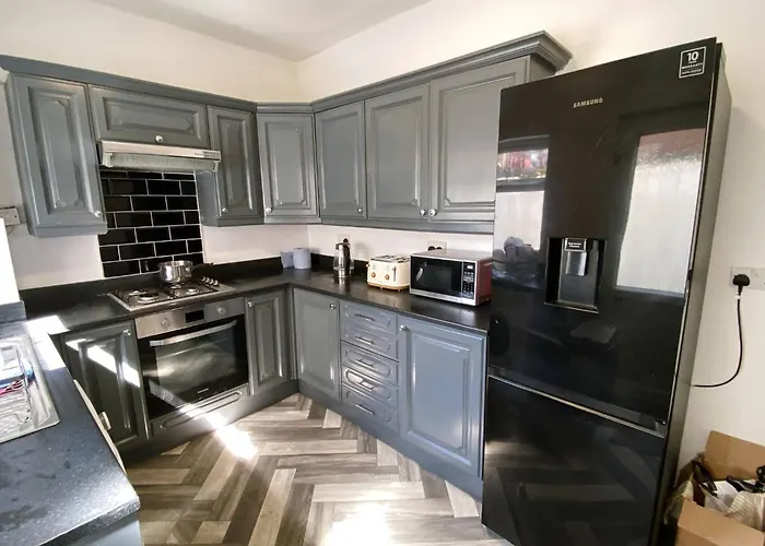 Cosy Double Bed To Salford Plab Samson Centre *