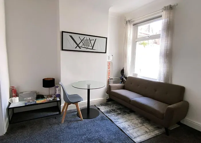 Cosy Double Bed To Salford Plab Samson Centre * Manchester