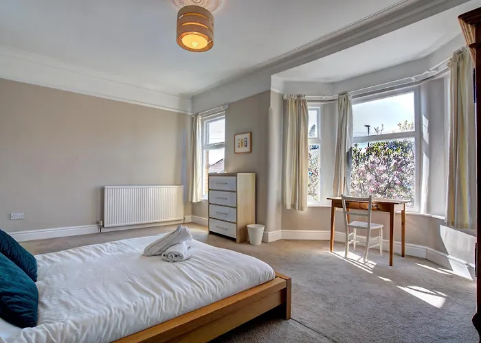 Large Victorian House In Trafford Park - Pass The Keys Дом отдыха