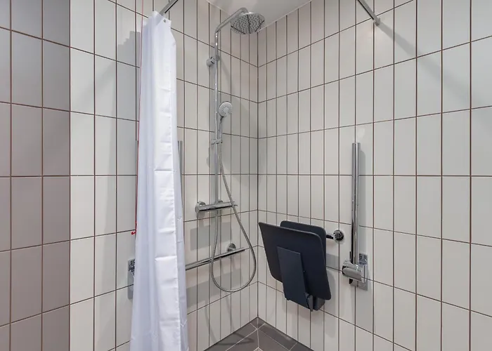 Cable Street Serviced *