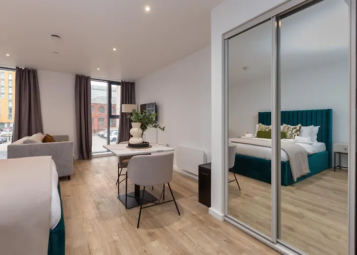 Cable Street Serviced