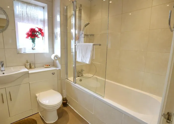 Home Base For Manchester 4 Bed-Garden-Free Parking - Pass The Keys Manchester