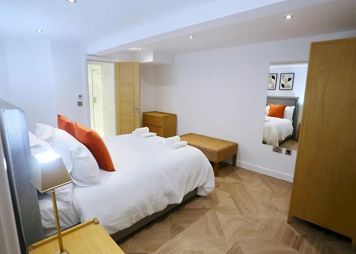 Apartament New Build Duplex Minutes From Centre - Pass The Keys