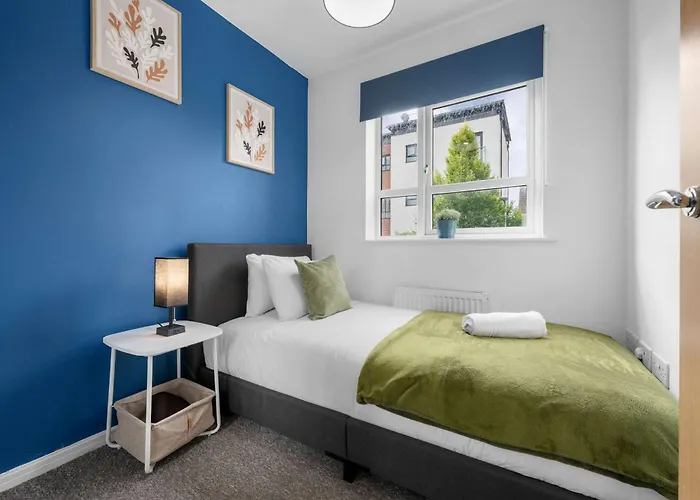 Luxury 4 Bed Home, Garden, Parking, 3 Baths Дом отдыха Манчестер