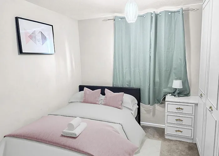 Spacious 3br Near Etihad And Coop Live Free Parking *