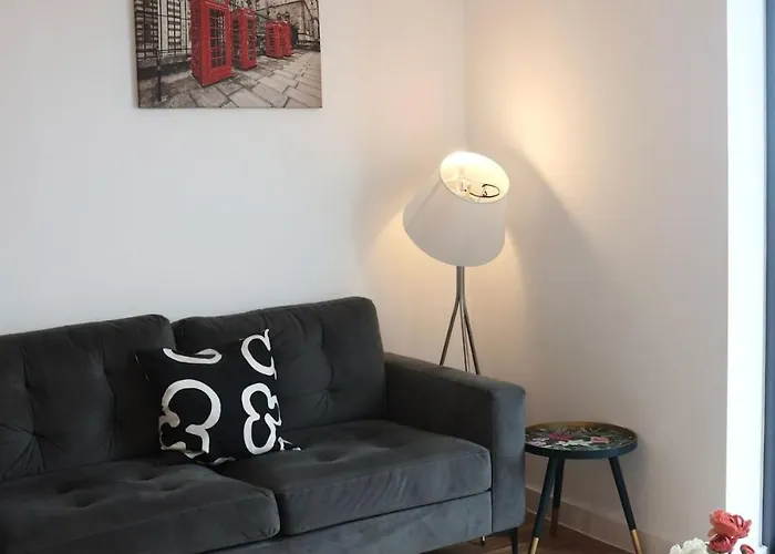 Luxury 2 Bed 13th Floor View Of Old Trafford *