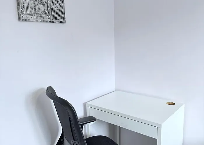 Ferienhaus Spacious 3br Near Etihad And Coop Live Free Parking *