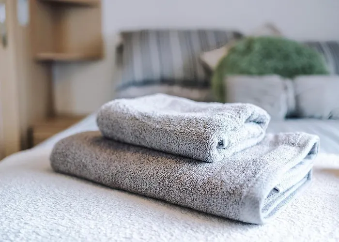 3br Salford Sleeps 7 Kitchen Parking Holiday home