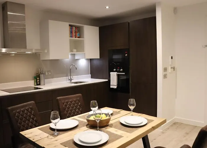 Appartement Modern Centre 2 Bedroom With Large Balcony *