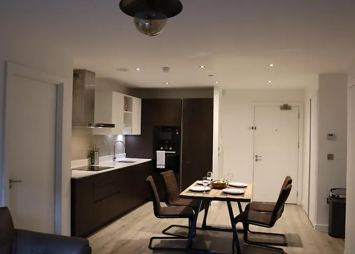 Modern Centre 2 Bedroom With Large Balcony *