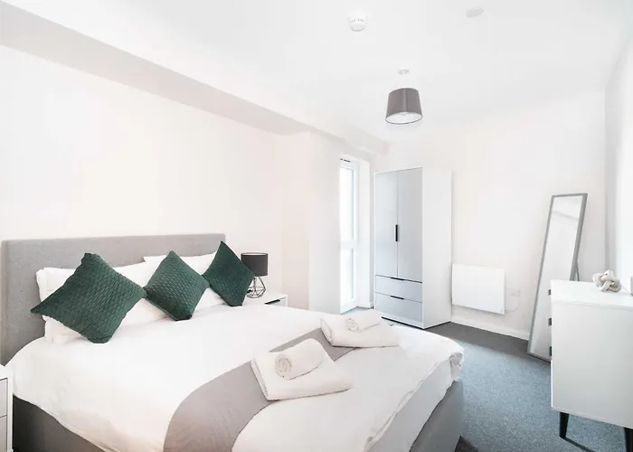 Bright & Spacious 2 Bedroom 맨체스터