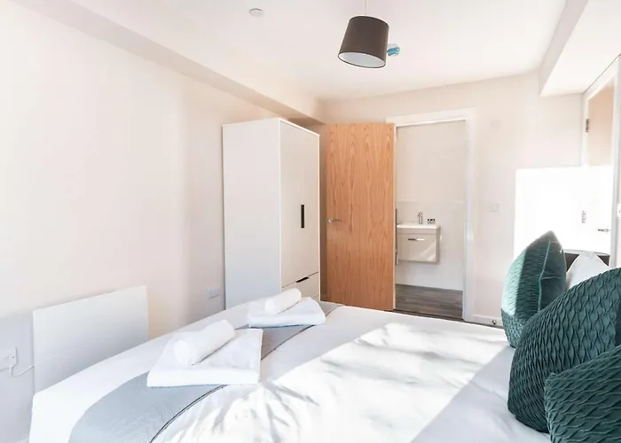 Bright & Spacious 2 Bedroom 아파트